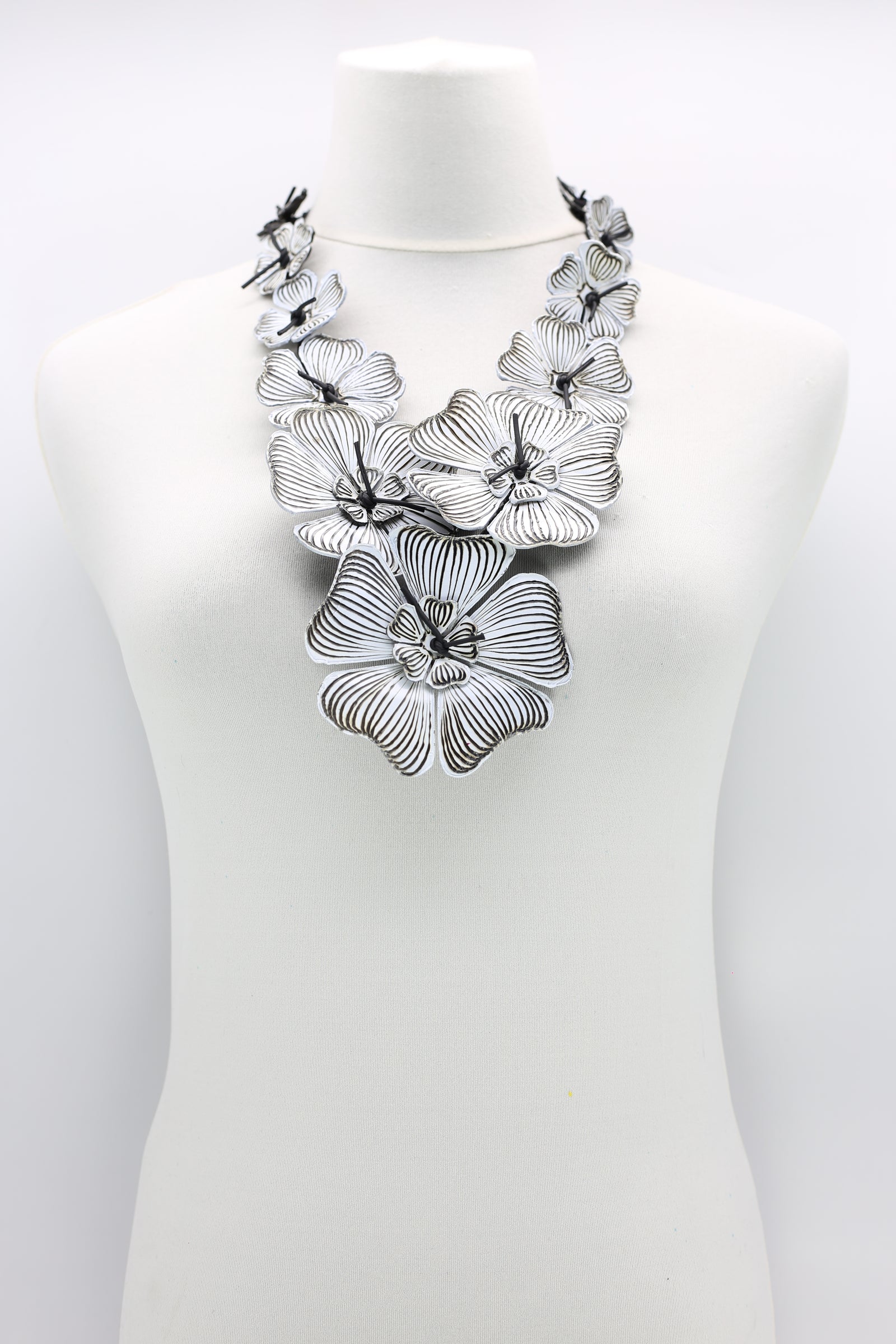 White floral necklace online